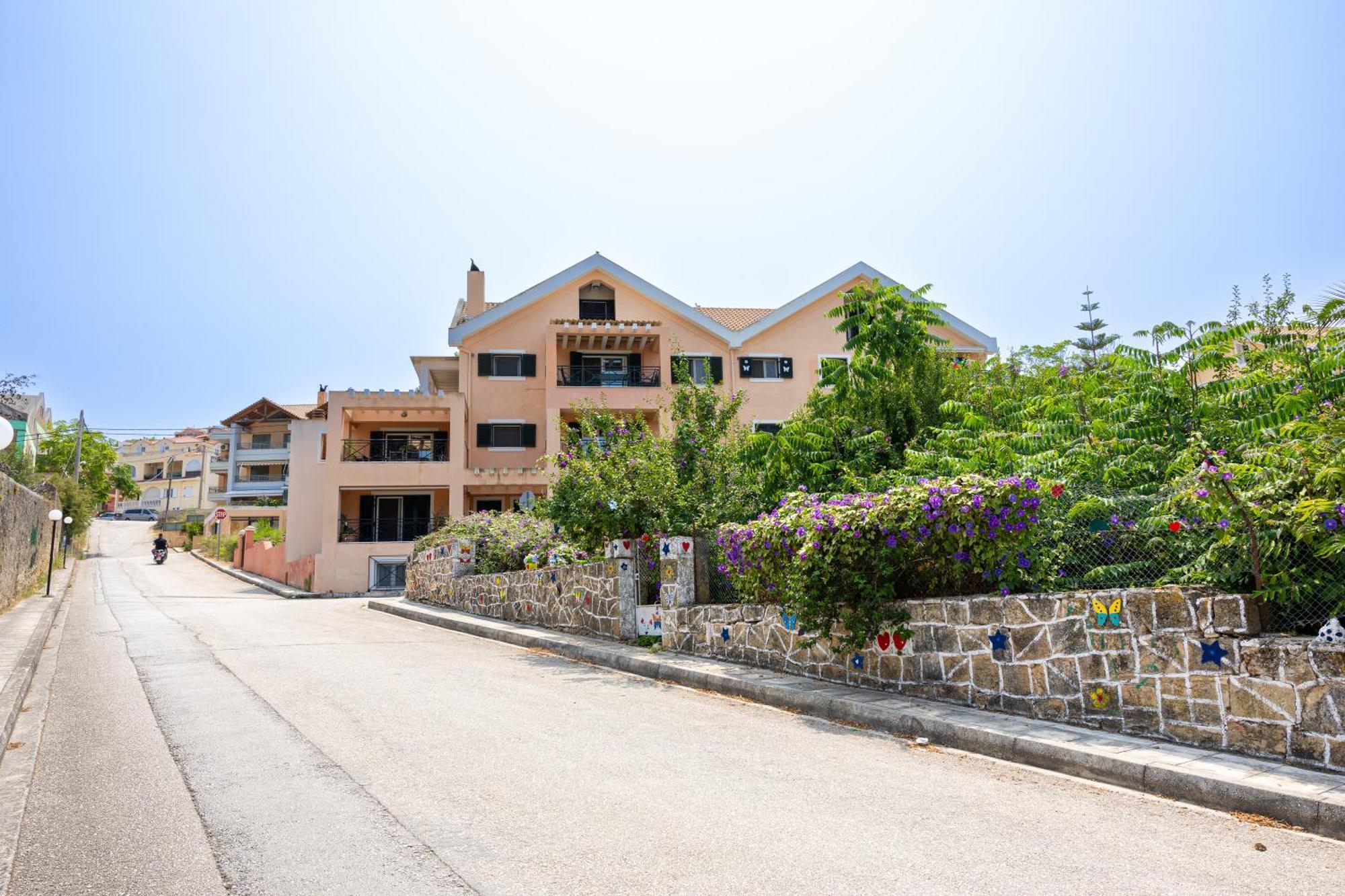 Domus City Apartment Argostoli  Exteriör bild